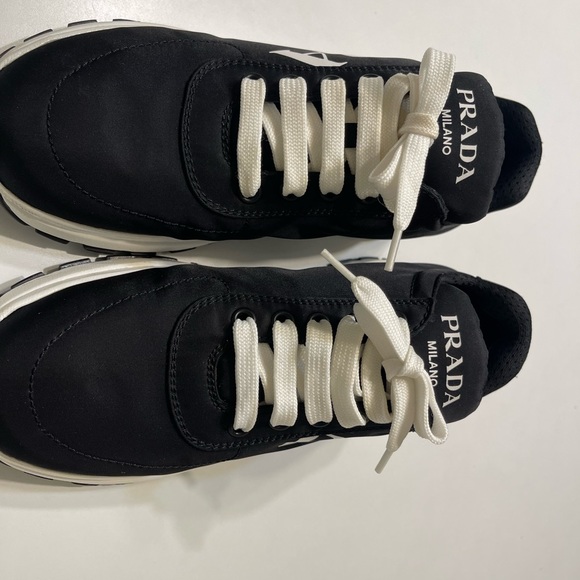 Women Prada shoes never really been used only about 2 times like new condition - Picture 4 of 5